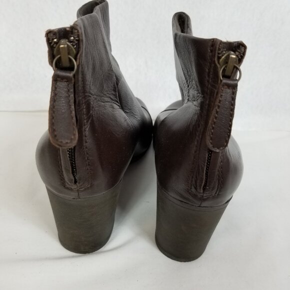 CLARKS COLLECTION 4" Heel Back Zip Ankle Booties Boots Brown Size 11M ~ 4374 - Picture 5 of 8